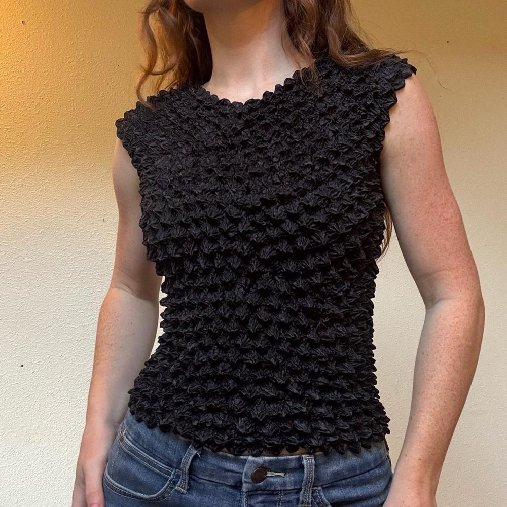 Y2K Black scrunch textured top - Picture 2 of 6